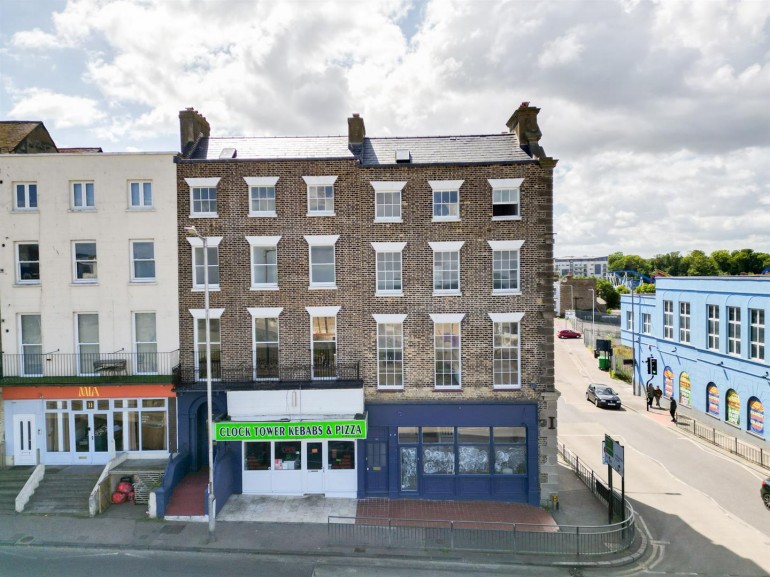Flat 2, 12 Marine Gardens, Margate
