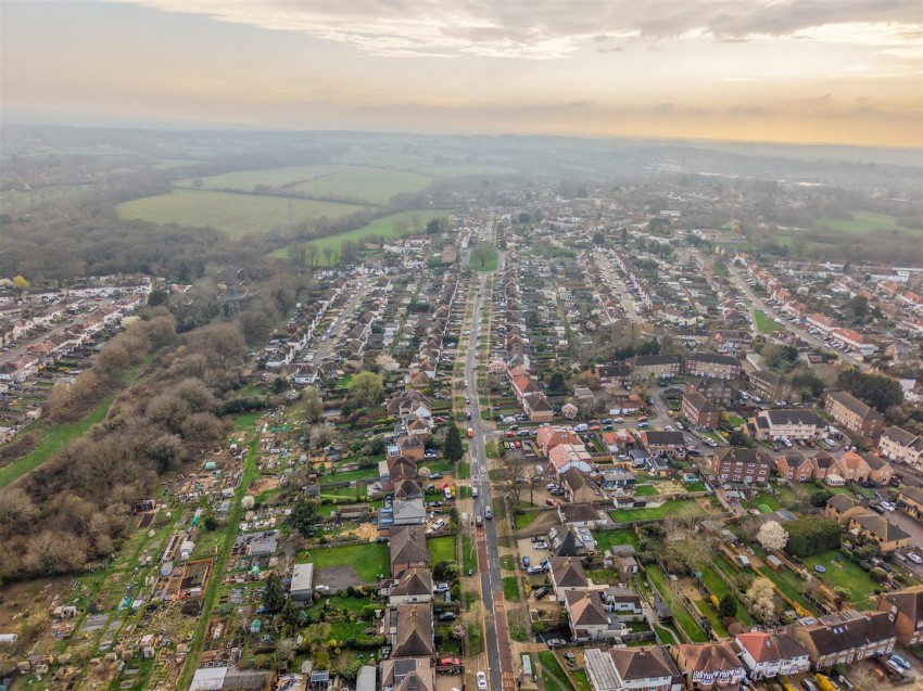 Images for Gilders Road, Chessington